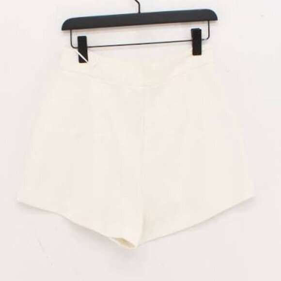 River Island linen mix tailored shorts in white - Picture 3 of 6